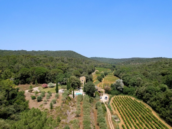 8 Bedroom Villa/House in Uzes 18