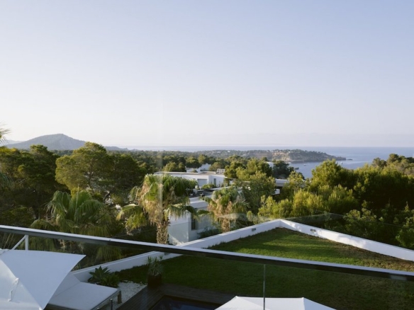 6 Bedroom Villa/House in Vista Alegre 24
