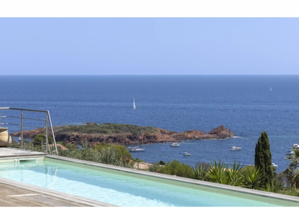 3 Bedroom Villa/House in Antheor 34