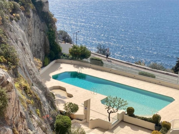 2 Bedroom Apartment in Nice - Mont Boron 4