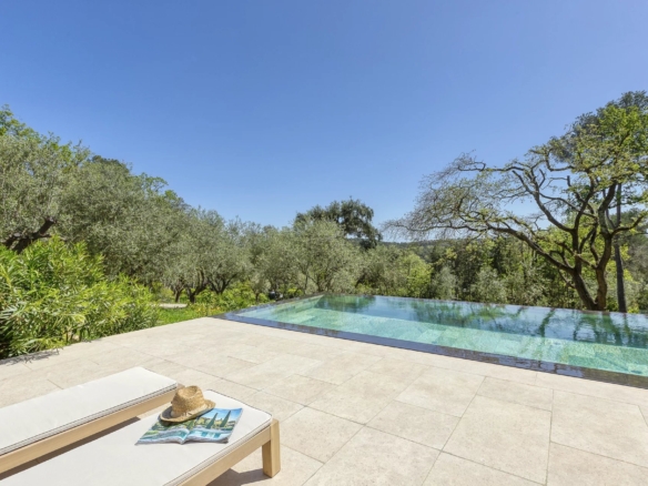 4 Bedroom Villa/House in Valbonne 20