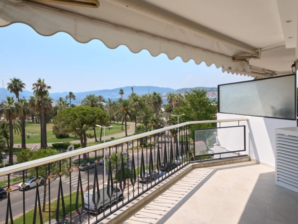 3 Bedroom Apartment in Cannes 36
