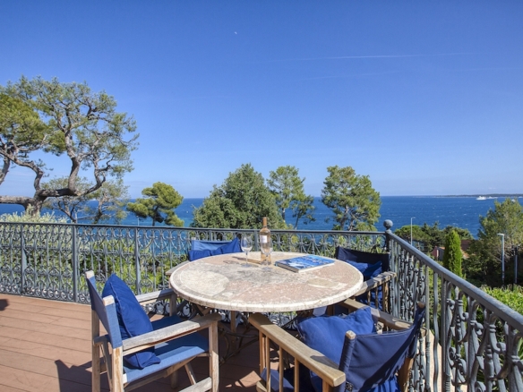 3 Bedroom Apartment in Cannes 30