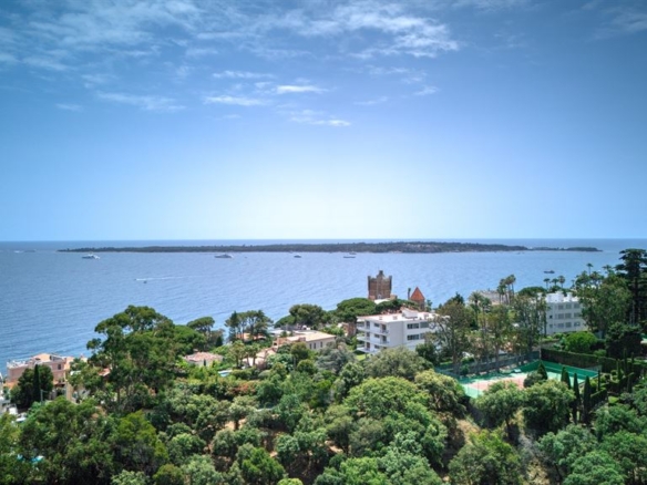 3 Bedroom Apartment in Cannes 34
