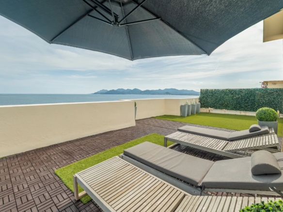 6 Bedroom Apartment in Cannes 22