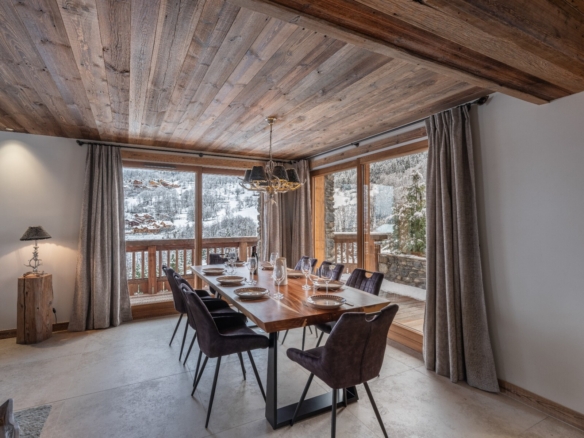 4 Bedroom Chalet in Meribel 16
