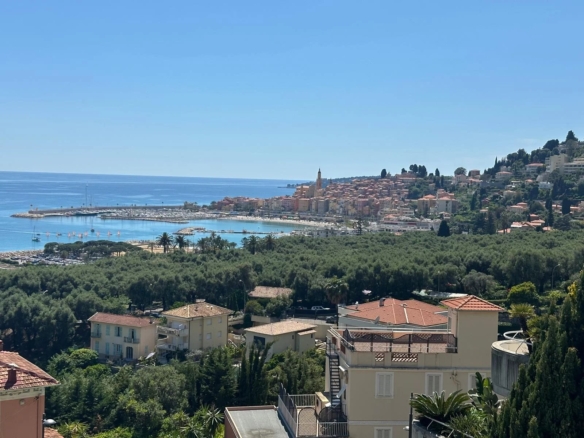 3 Bedroom Apartment in Menton 9
