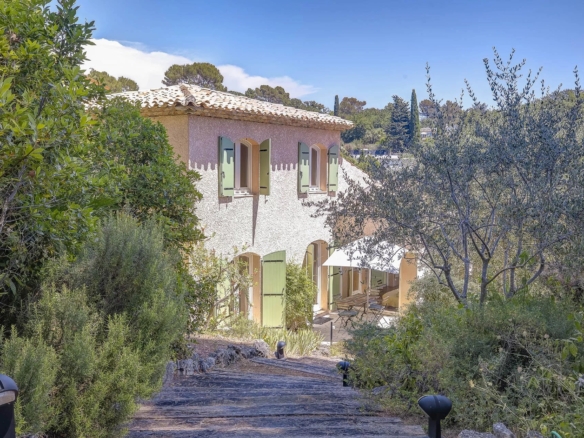 4 Bedroom Villa/House in Valbonne 14