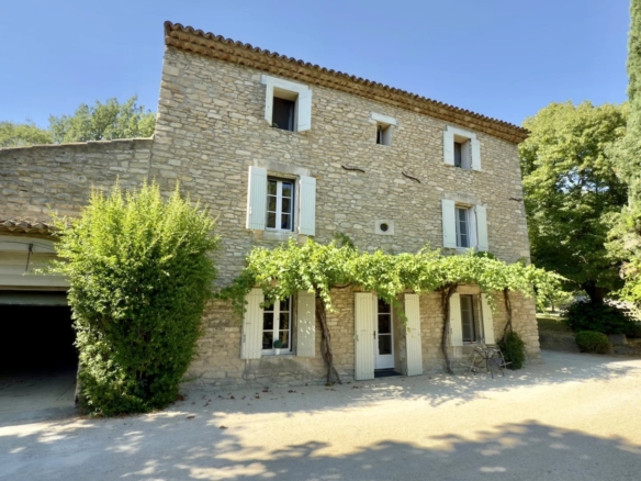 4 Bedroom Villa/House in Goult 32