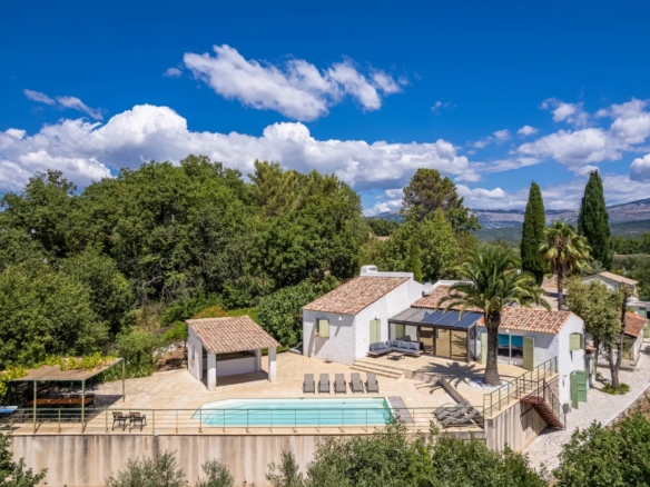 5 Bedroom Villa/House in St Cezaire Sur Siagne 36