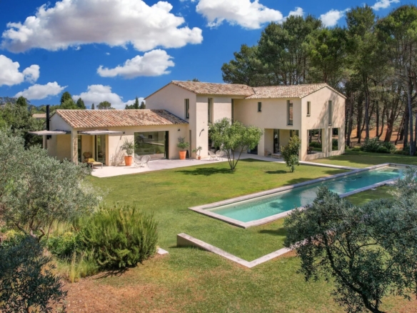 4 Bedroom Villa/House in Eygalieres 20