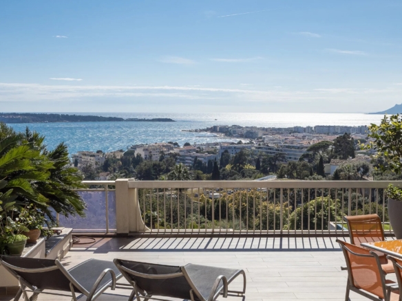4 Bedroom Apartment in Cannes 22