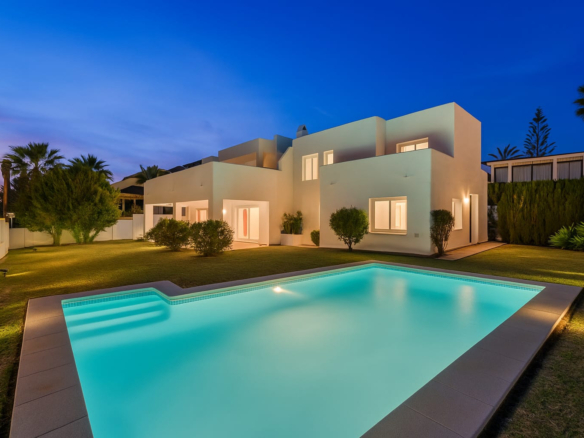 6 Bedroom Villa/House in Marbella 14