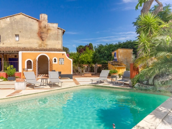 6 Bedroom Villa/House in Arles 6