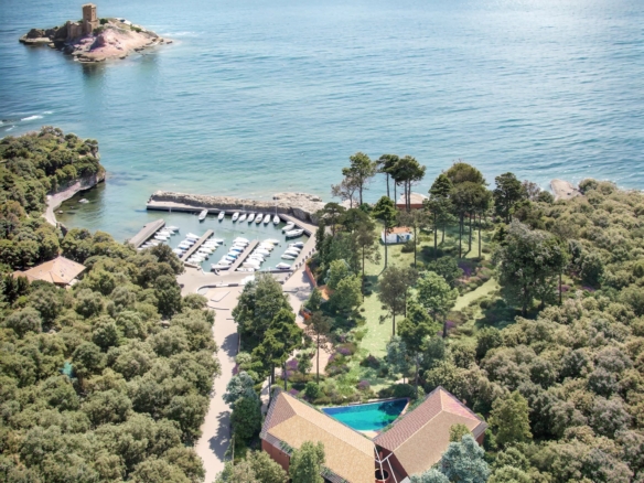 8 Bedroom Villa/House in St Raphael 26