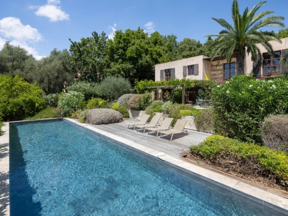 5 Bedroom Villa/House in Chateauneuf Grasse 10