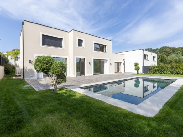 4 Bedroom Villa/House in Valbonne 14