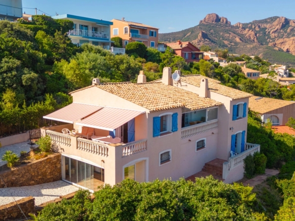 5 Bedroom Villa/House in St Raphael 14