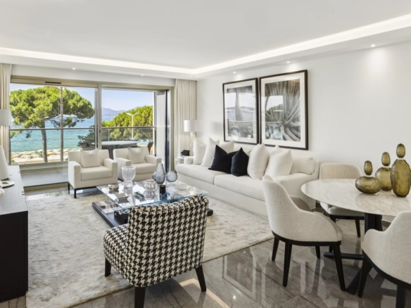 2 Bedroom Apartment in Cannes 26