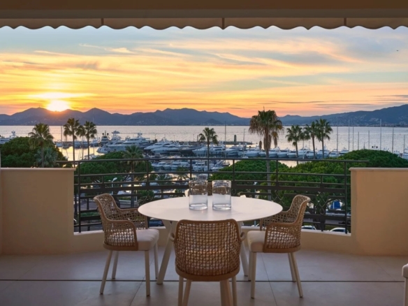 2 Bedroom Apartment in Cannes 34