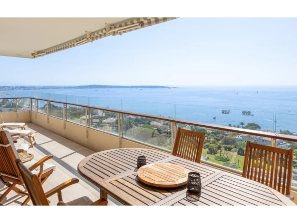 2 Bedroom Apartment in Cannes 20
