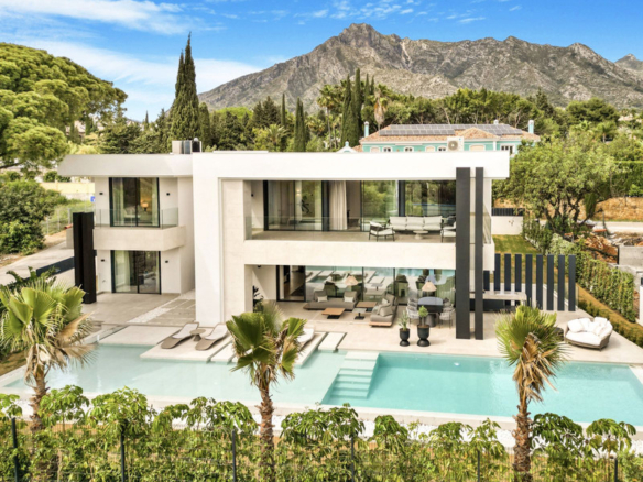 5 Bedroom Villa/House in The Golden Mile 26