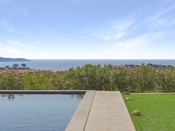 4 Bedroom Villa/House in Cavalaire Sur Mer 32