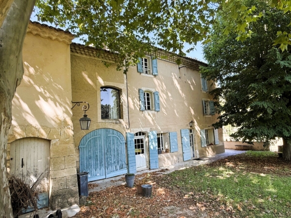 8 Bedroom Villa/House in La Tour D Aigues 20