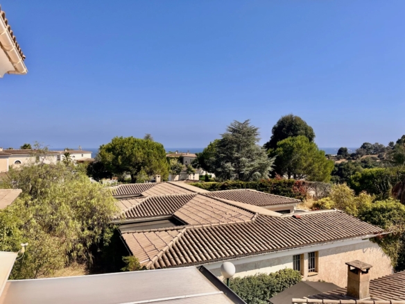 2 Bedroom Villa/House in Villeneuve Loubet 34