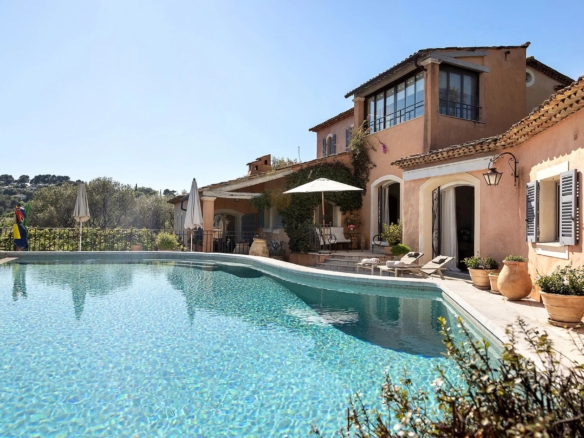 7 Bedroom Villa/House in Biot 34