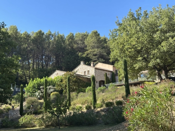 6 Bedroom Villa/House in Auriol 10