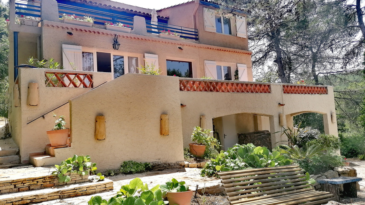 4 Bedroom Villa/House in Belcodene 11