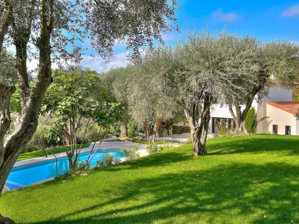 4 Bedroom Villa/House in Mougins 28