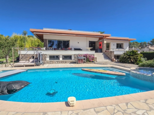6 Bedroom Villa/House in St Raphael 18