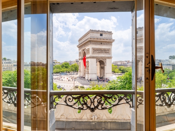 3 Bedroom Apartment in Paris 8th (Golden Triangle - Parc Monceau) 14