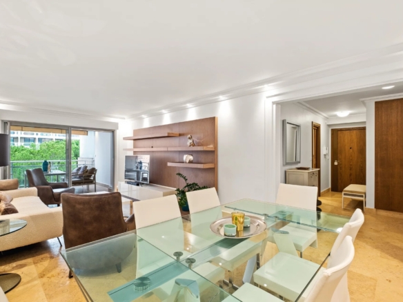 2 Bedroom Apartment in Cannes 10