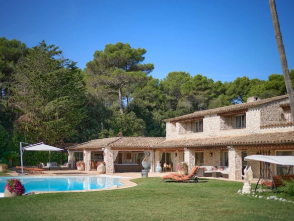 8 Bedroom Villa/House in La Colle Sur Loup 30