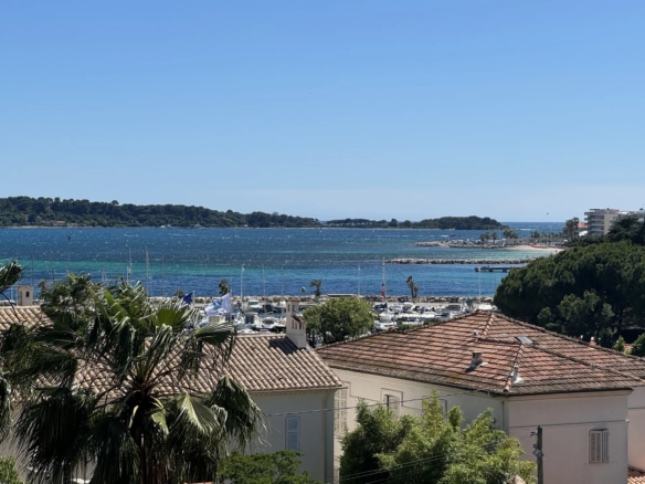 3 Bedroom Apartment in Cannes 26