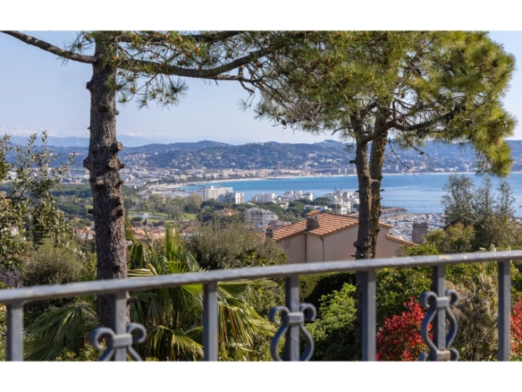 4 Bedroom Villa/House in Mandelieu La Napoule 4