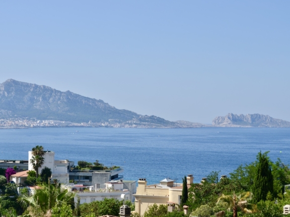 4 Bedroom Villa/House in Marseille 32