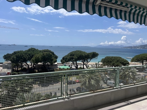 4 Bedroom Apartment in Juan Les Pins 12