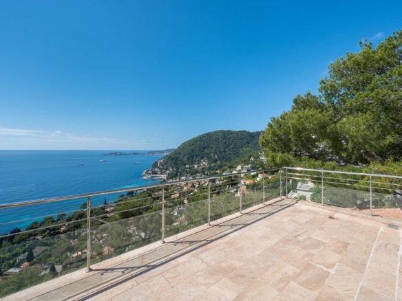 3 Bedroom Villa/House in Eze 32