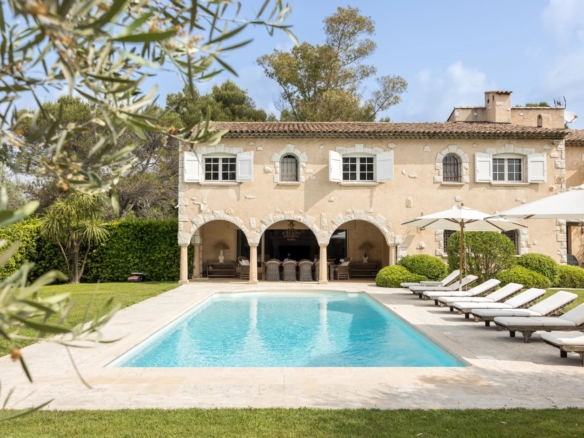 6 Bedroom Villa/House in Mougins 24