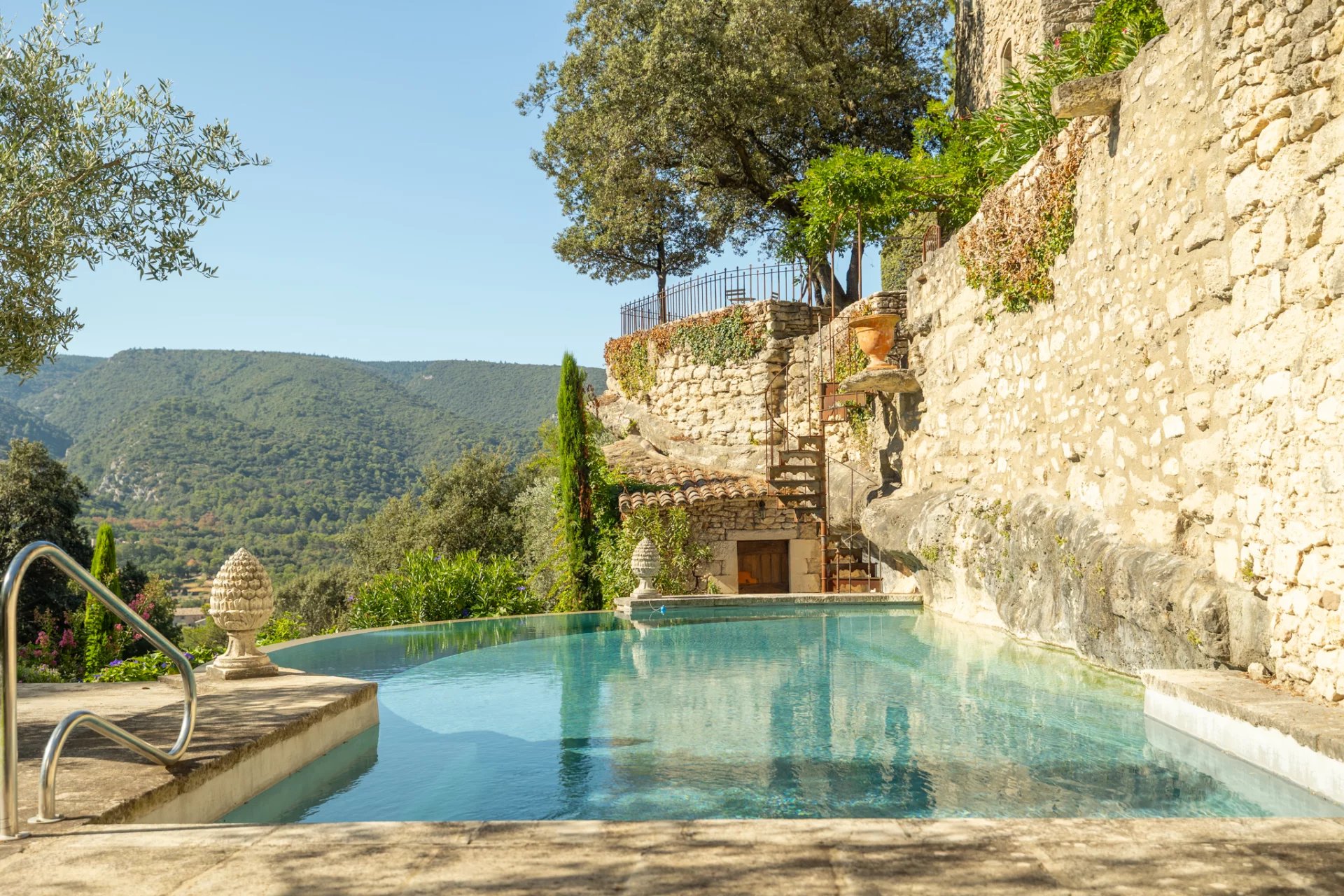 7 Bedroom Villa/House in Menerbes 3