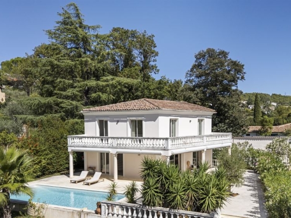 5 Bedroom Villa/House in La Roquette Sur Siagne 16