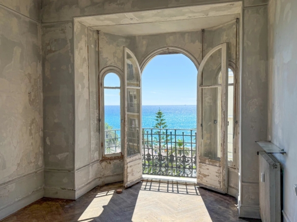 3 Bedroom Apartment in Nice 8