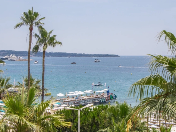 2 Bedroom Apartment in Cannes 2