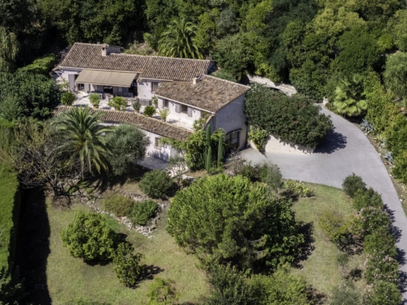 5 Bedroom Villa/House in St Paul 2