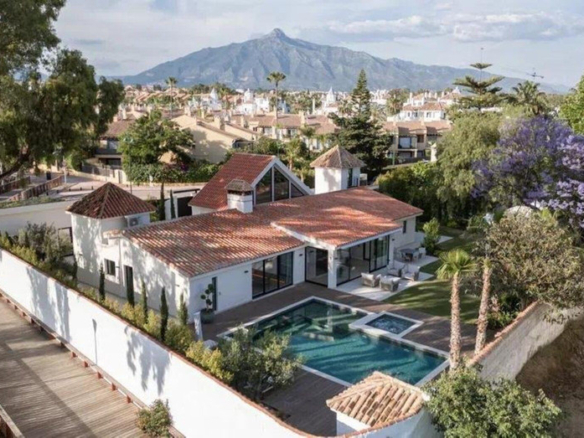 5 Bedroom Villa/House in Puerto Banús 3