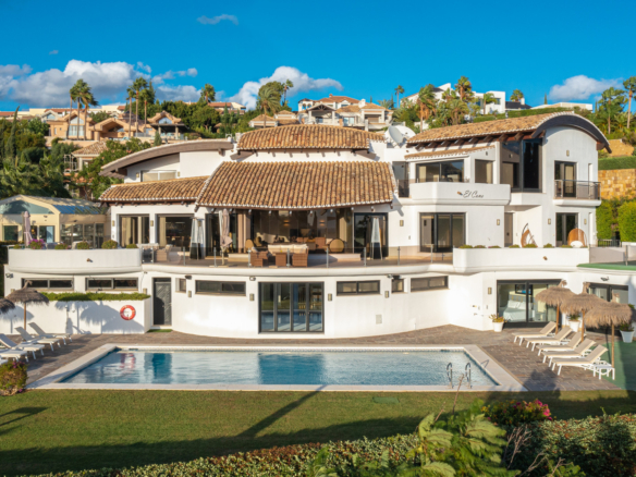 8 Bedroom Villa/House in Los Flamingos 2